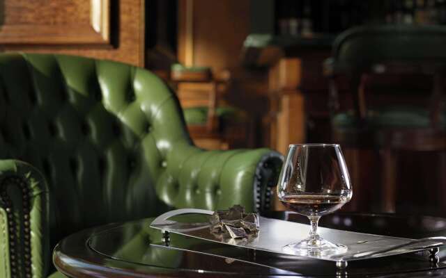 Отель NJV Athens Plaza