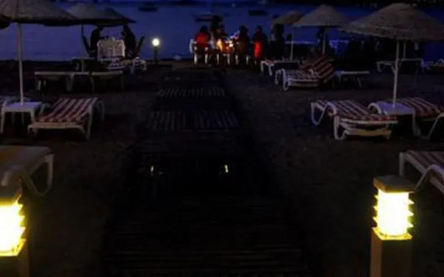 Liona Butikhan Beach