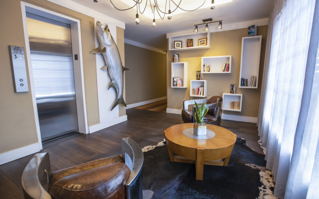 Lincoln Arms Suites