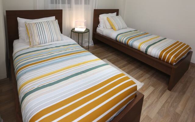 The Bridge-House Apartment