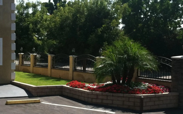Walnut Inn & Suites West Covina