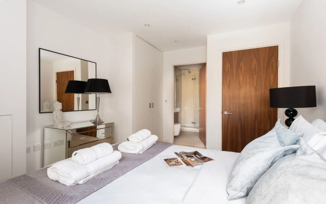 Platinum Apartments Next to Victoria Station 9981