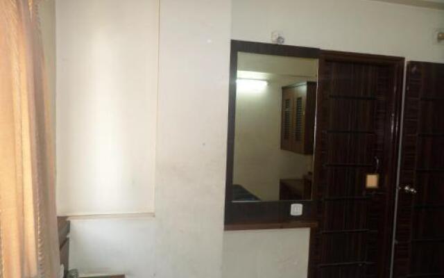 Hotel Shri Dwarka Deluxe & Lodging