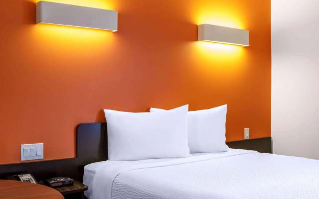 Motel 6 Swift Current, SK