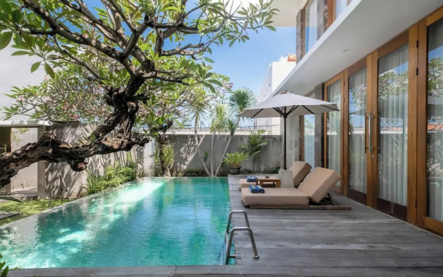 Stunning 2 Br Pool Villa With Rooftop In Seminyak