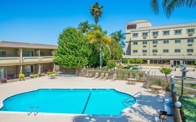 Ramada West Sacramento Hotel and Suites