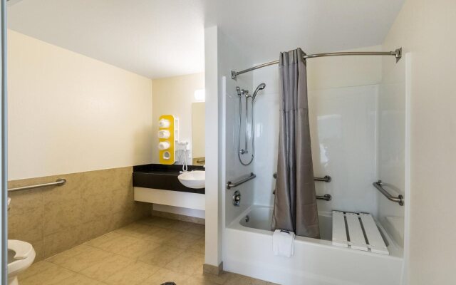 Motel 6 Laredo, TX - Airport