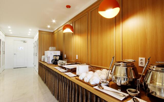Bando Tourist Hotel