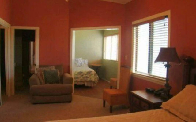 Shoreline Townhome by Holiday Isle