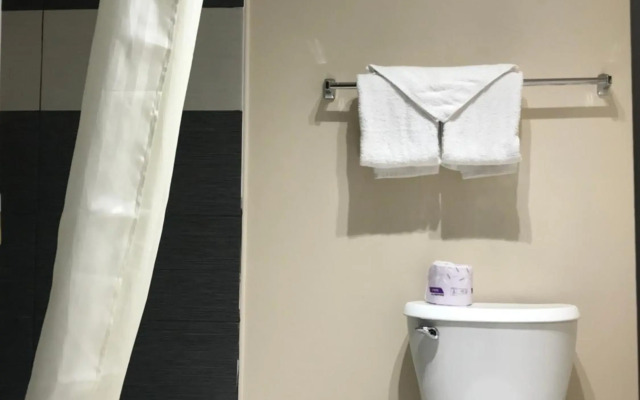California Inn and Suites Bakersfield