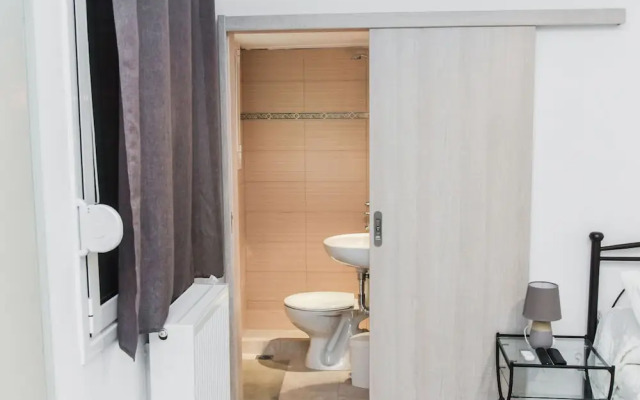 Central Modern Fully Equipped Double Bed Studio