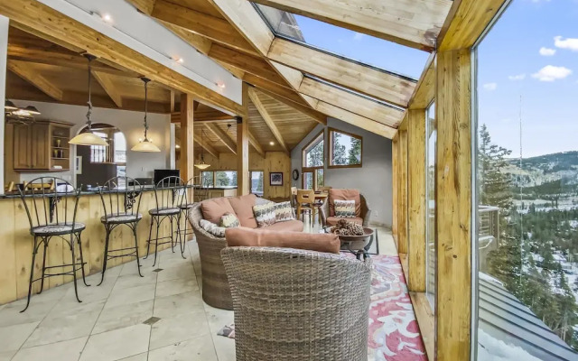 Mountain View Ski Lodge 5 Bedroom Townhouse