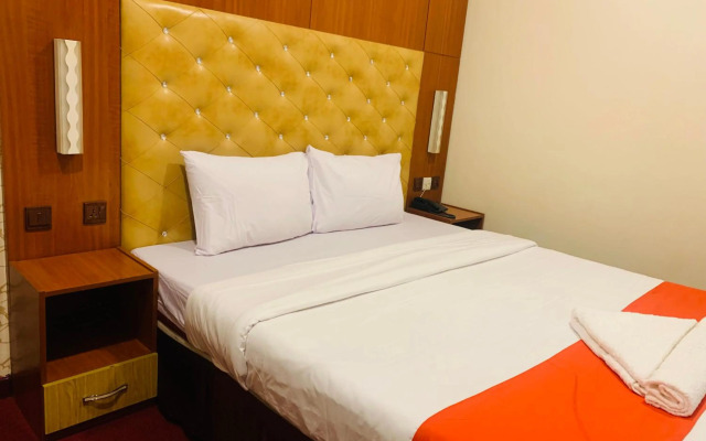 OYO 271 Parasol Hotel