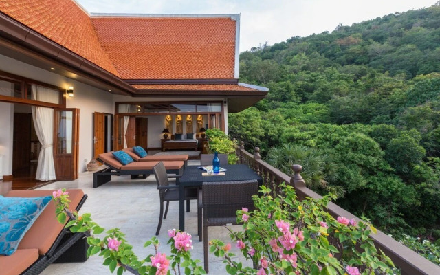 Lilly Villa