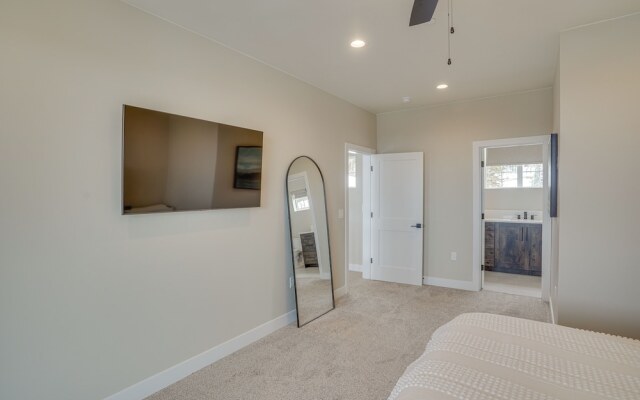 Spacious Utah Escape w/ Balcony & Mountain Views!