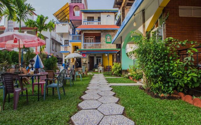 OYO 12902 Home Colourful Studio Home Candolim