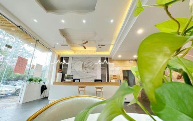Xinyueju Hotel (Hainan Institute of Business and Technology Provincial Museum)