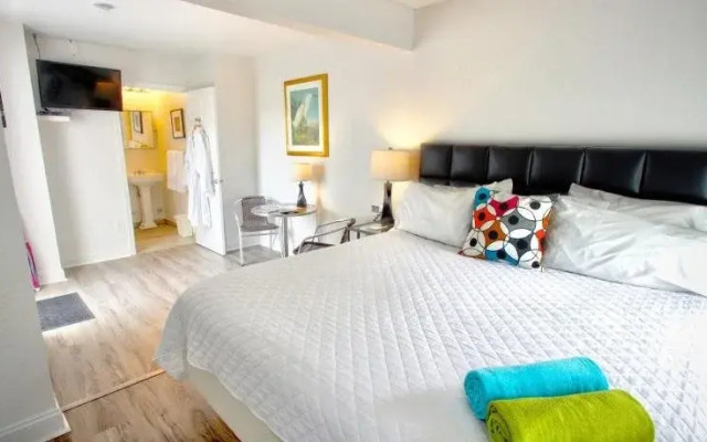 Las Olas Guesthouse @ 15th Avenue