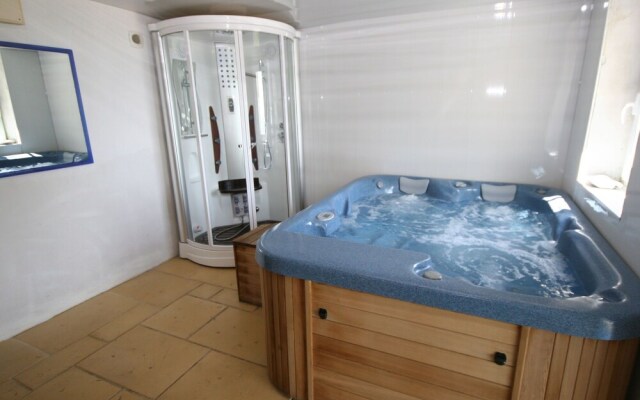 Modern Villa in Clohars-Carnoët with Private Swimming Pool