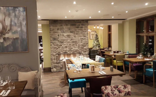 Stonecross Manor Hotel