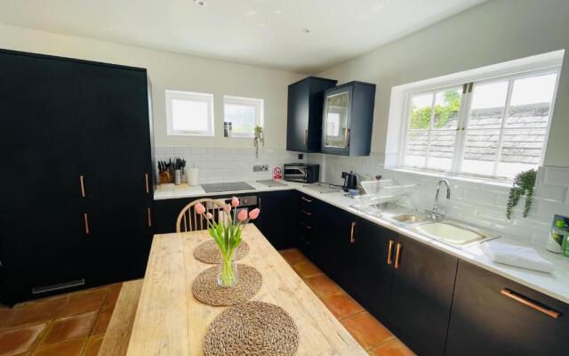 NomiHomes-Otis House-Free Parking x 2-Central -10ppl