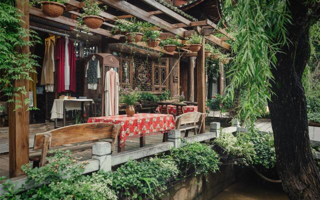 Blossom Hill Inn Lijiang