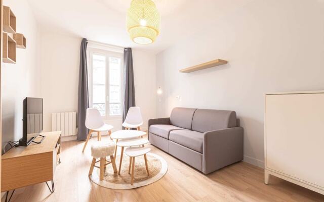 Luminous and Design Appt Close to Paris