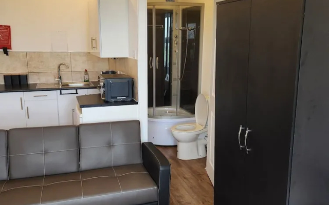 Immaculate 1-bedroom in Greenhithe