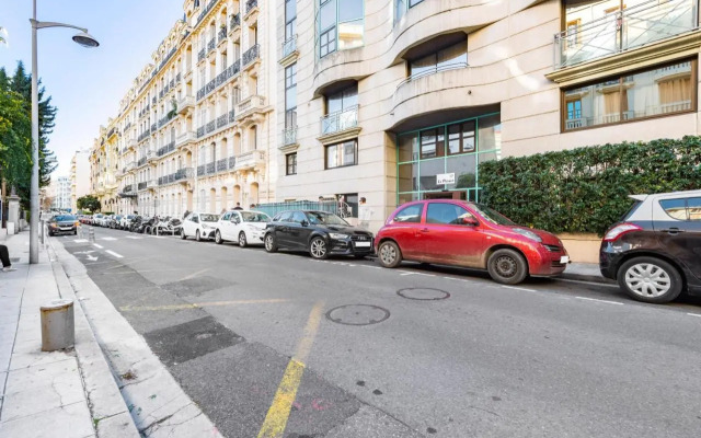 Nice Flat 5 min walking from the sea