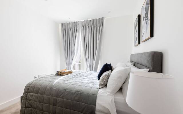 Luxury 1 Bed Apartment in Olympia Kensington