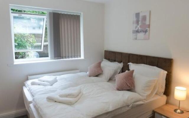Gorgeous ground floor apartment + free parking