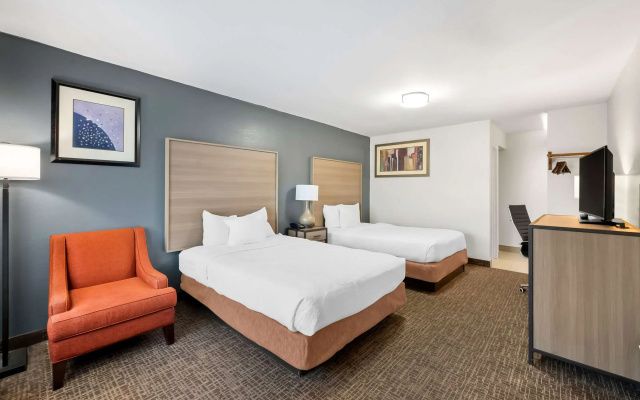Quality Inn & Suites Fayetteville I-95