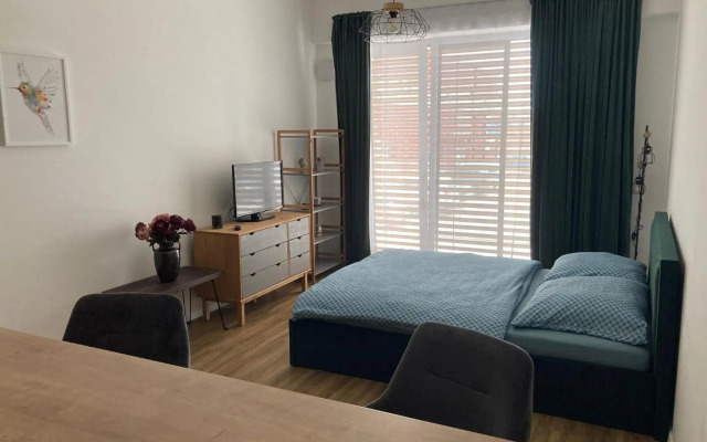 Moderný apartmán/garzónka v centre NR