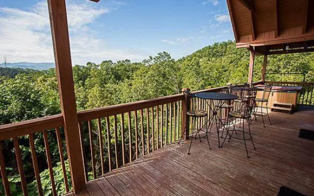 Harrisons Hideout by Sugar Maple Cabins