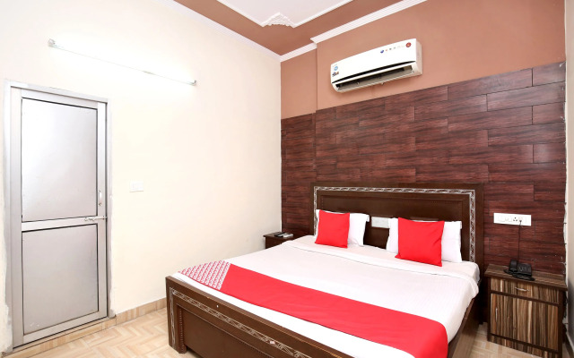 OYO 4738 Hotel Re-Birth