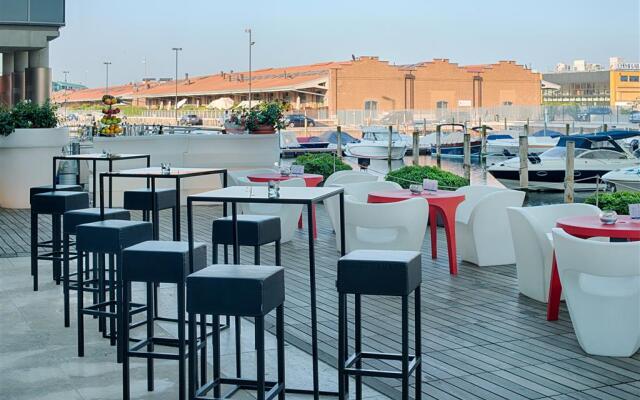 Отель NH Venezia Laguna Palace