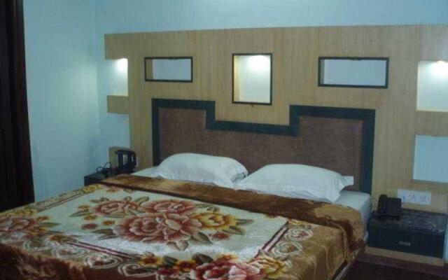 Hotel Raunak Plaza - Delhi And Ncr