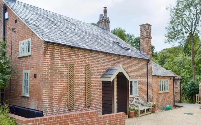 Pond Cottage