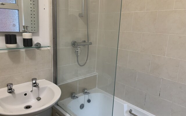 3br-sleeps7-garden-parking