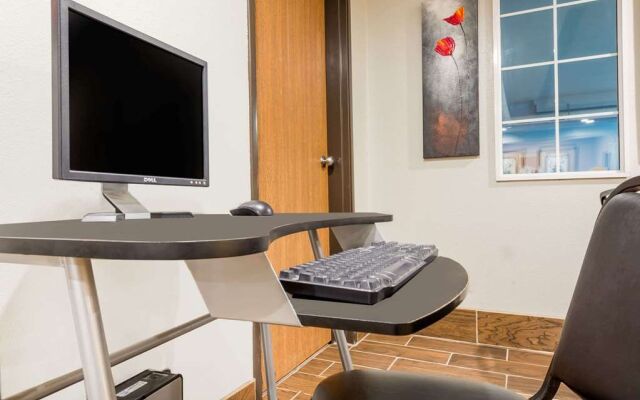 Super 8 Winfield/Quail Ridge Area