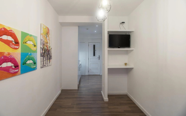 Almada Studios & Suites