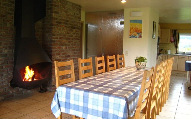 Spacious Holiday Home near Forest