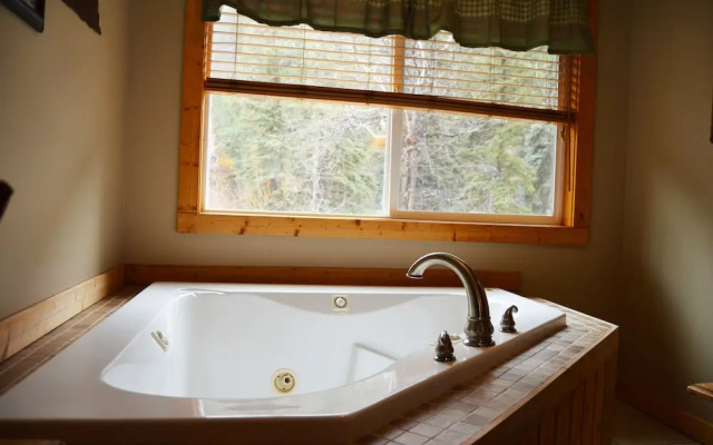Inn on Fall River & Fall River Cabins