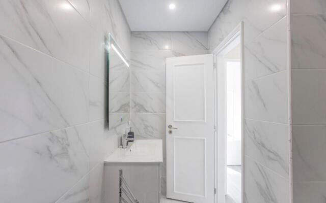 2BR Flat w/ AC & Great Views by LovelyStay