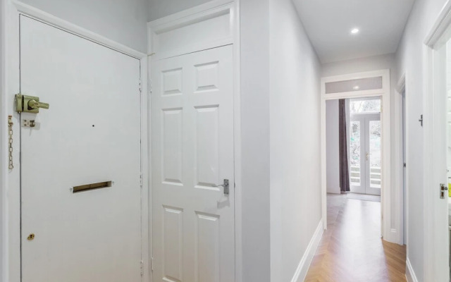 Beautiful 2 Bedroom Garden flat