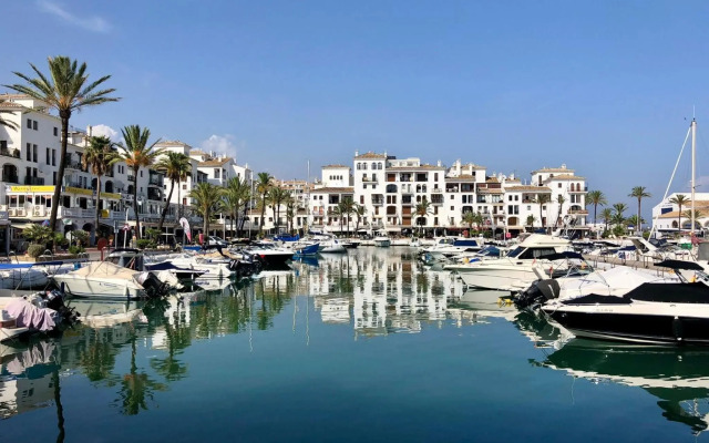 Superb Seafront Apartment Marina Real 305