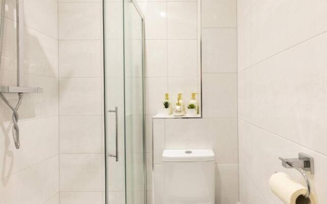 Room in Apartment - 12 Helena Luxury Serviced Apartment
