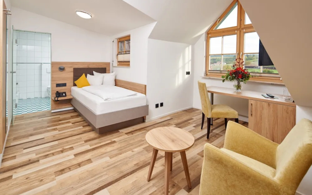 Hotel Wo Der Hahn Kräht