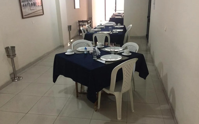 Hotel Dos Mundos