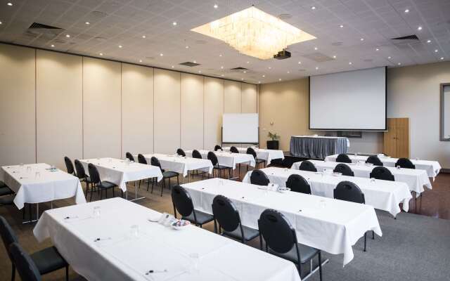 Best Western Airport Motel and Convention Centre